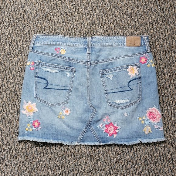 American Eagle Outfitters Floral Embroidered Denim Mini Skirt Size 8 - Picture 15 of 16